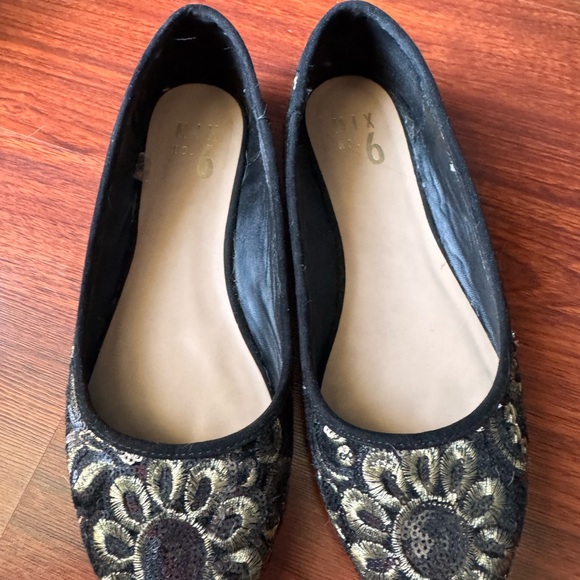 NEW-Mix No. 6 Black and Gold Embroidered Flats - Picture 4 of 5
